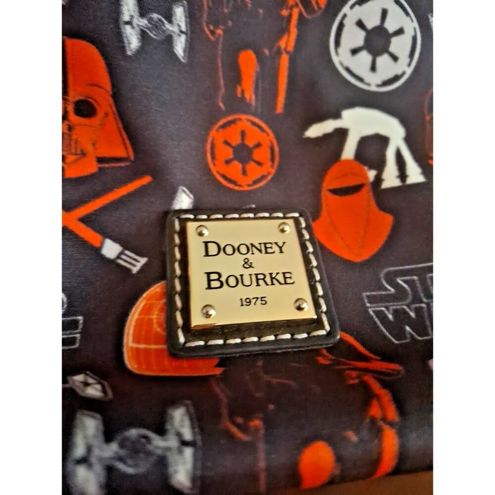Dooney & Bourke Disney Star Wars Dark Side 2016 Marathon Crossbody Darth Vader - Picture 11 of 12